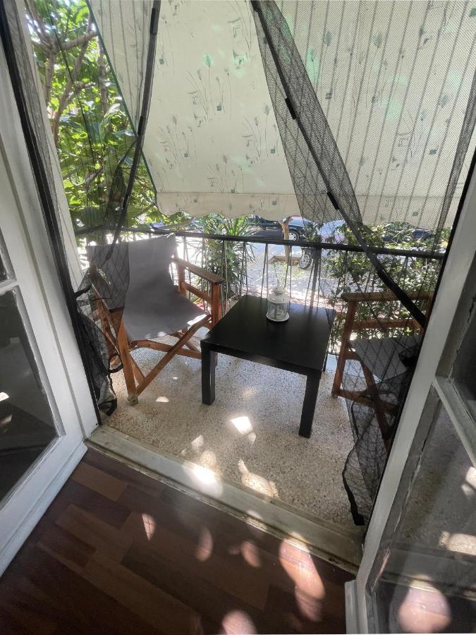 διαμερίσμα με 1 κρεβατοκάμαρα και ένα σαλόνι * Athens